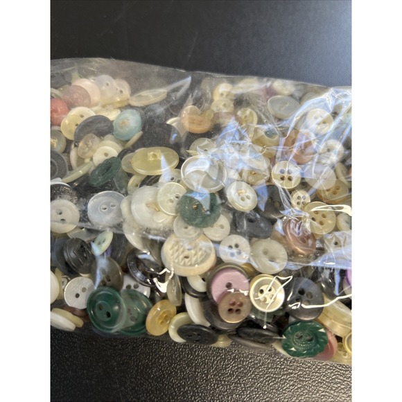 Mixed Lot of Clothing Buttons Vintage to Modern Mixed Great For Revamping Items - Picture 6 of 8